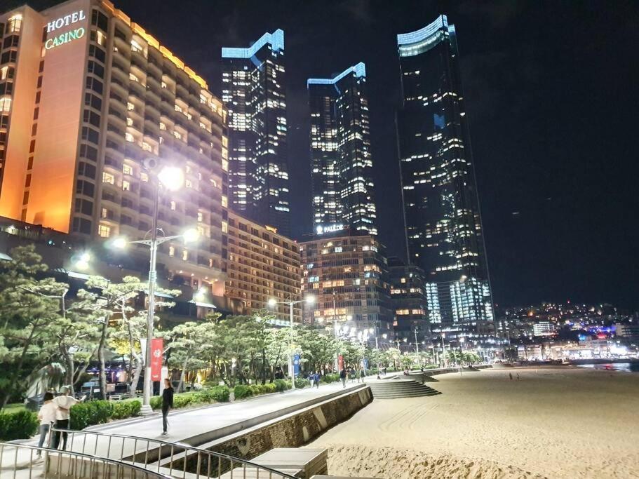 Haeundai Beach 1 Cho Apartment ปูซาน ภายนอก รูปภาพ