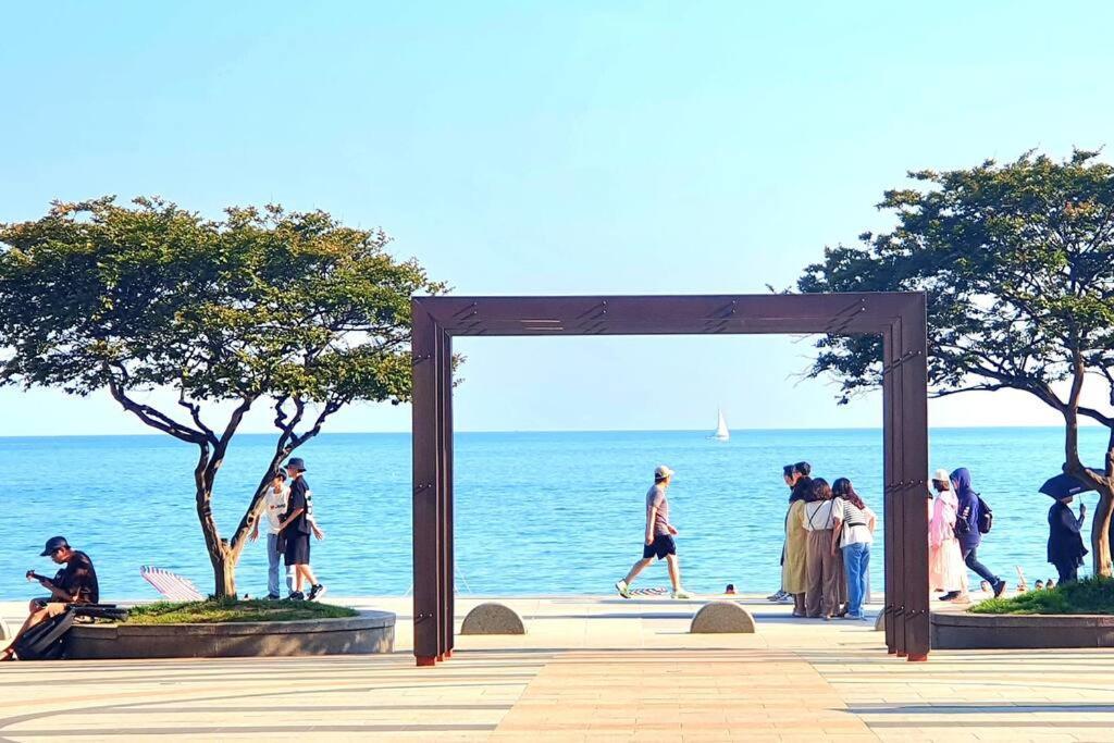 Haeundai Beach 1 Cho Apartment ปูซาน ภายนอก รูปภาพ